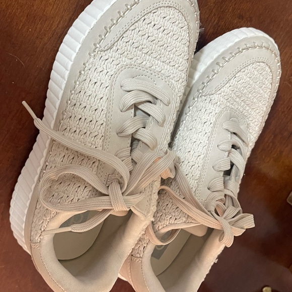 DV Dolce Vita Viral Women's Fay Sneaker Natural Lace-Up Sneakers Textured Fabric - Picture 11 of 14